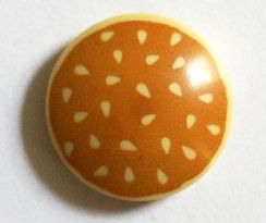 Piastra, Rotonda 2 x 2 con Fondo Arrotondato e Panino Hamburger Marrone Medio con Motivo Semi di Sesamo