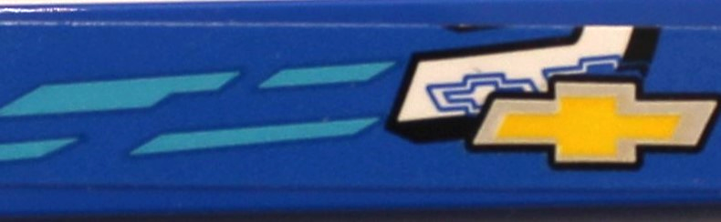 Piastrella 1 x 4 con Strisce Azzurro Medio e Motivo Logo Chevrolet Giallo e Argento Lato Modello Sinistro (Adesivo) - Set 75891