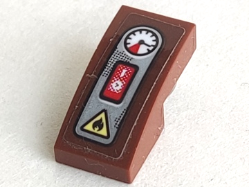 Schräge, Courbée 2 x 1 x 2/3 avec Panneau Argent avec Jauge, Commutateur Rouge et Motif Triangle Danger Feu Jaune (Autocollant) - Ensemble 70421